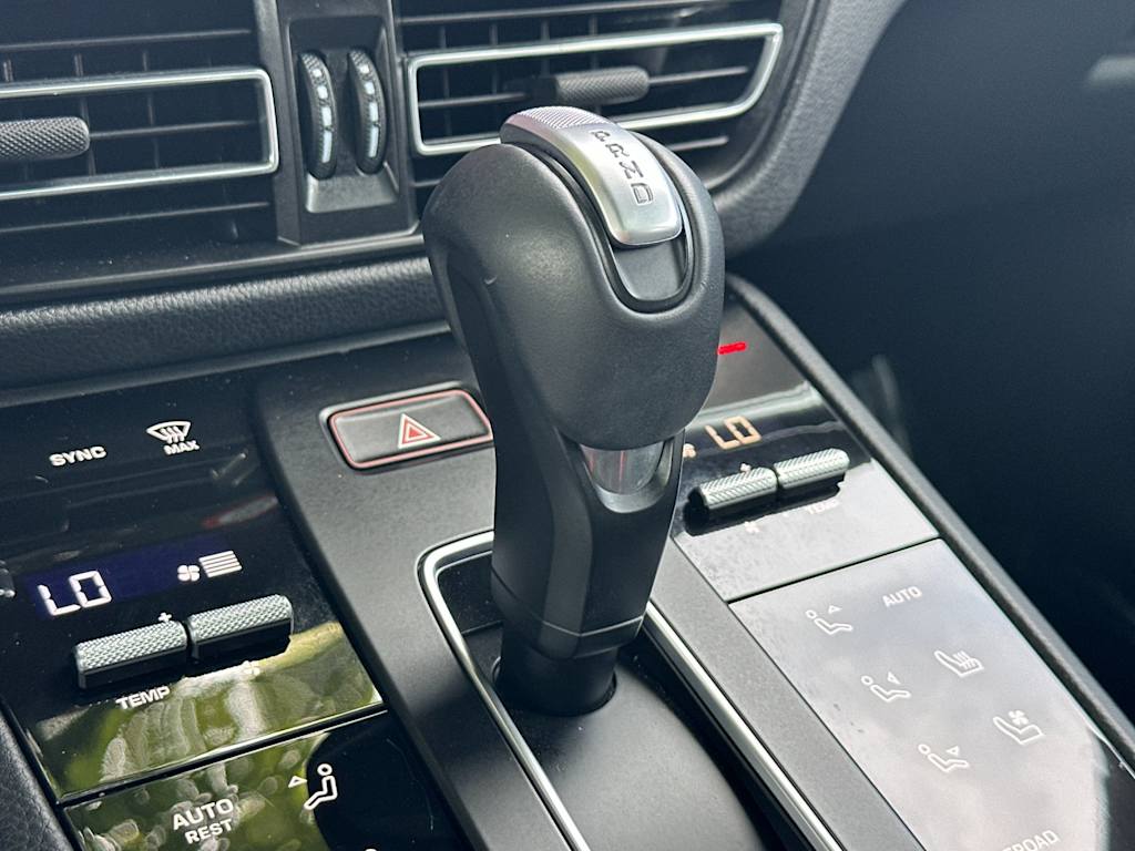 Thumbnail: 2026 Porsche Macan - 28