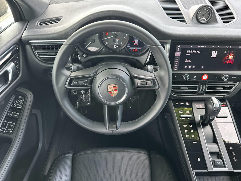 Thumbnail: 2026 Porsche Macan - 9