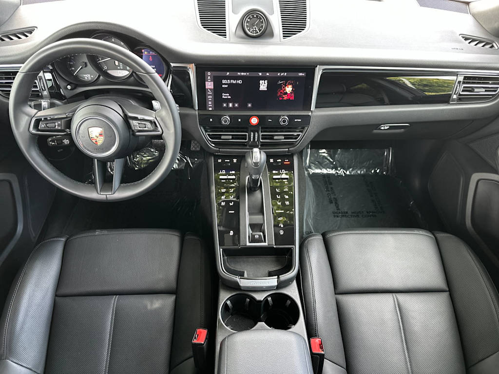 Thumbnail: 2026 Porsche Macan - 2