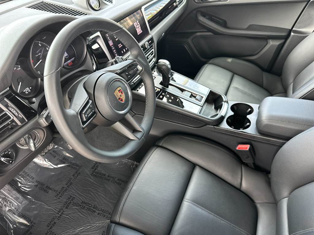 Thumbnail: 2026 Porsche Macan - 10