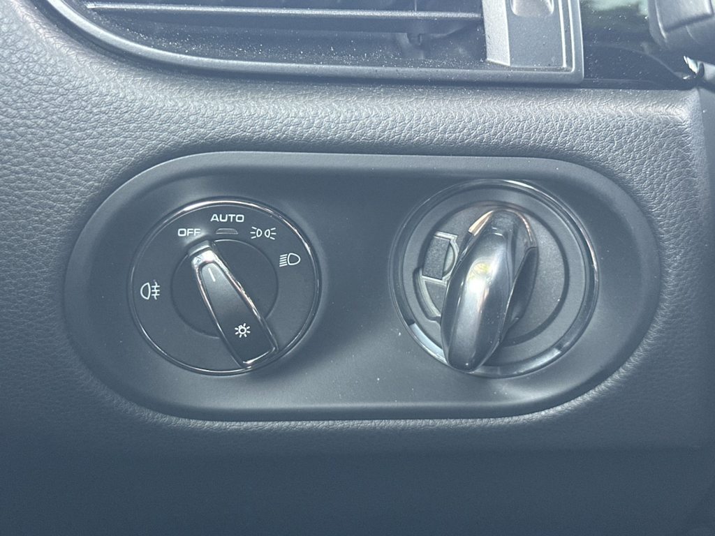 Thumbnail: 2026 Porsche Macan - 32