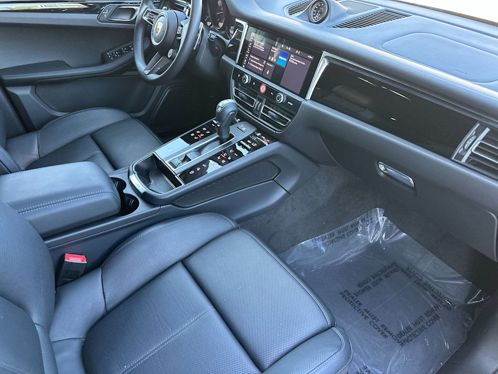 Thumbnail: 2026 Porsche Macan - 13