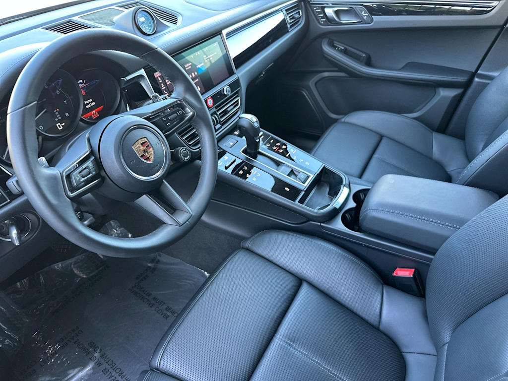 Thumbnail: 2026 Porsche Macan - 2