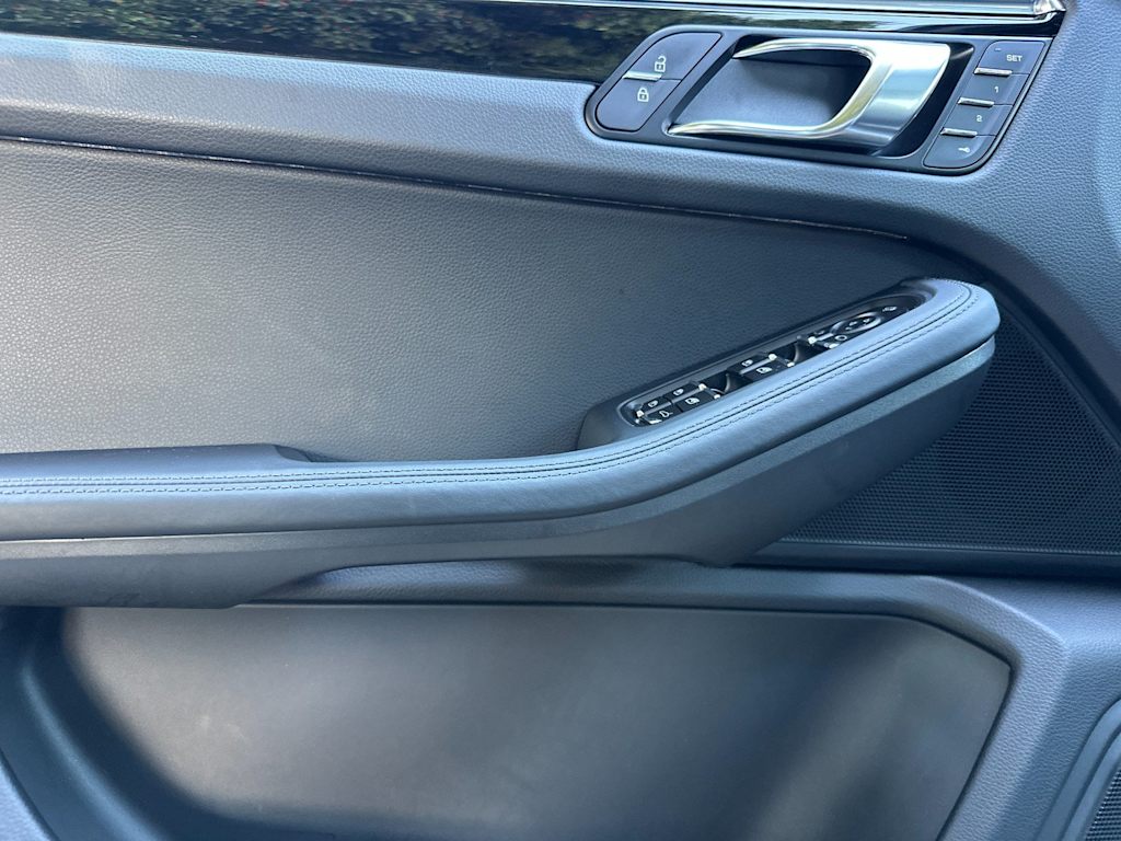 Thumbnail: 2026 Porsche Macan - 22
