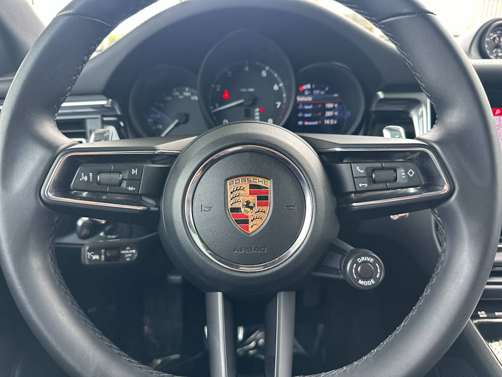 Thumbnail: 2026 Porsche Macan - 29