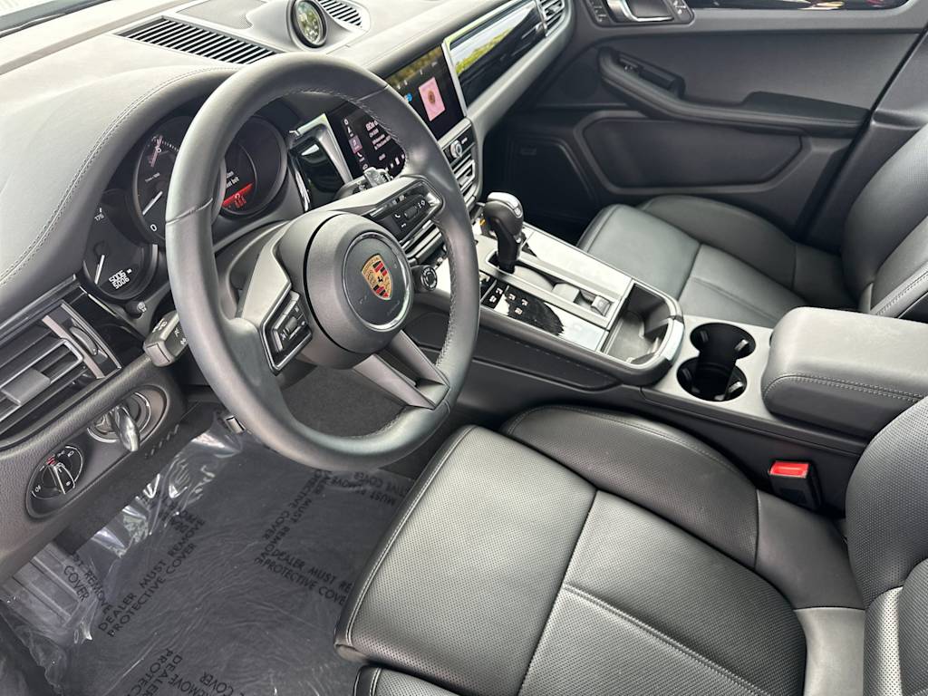 Thumbnail: 2026 Porsche Macan - 10