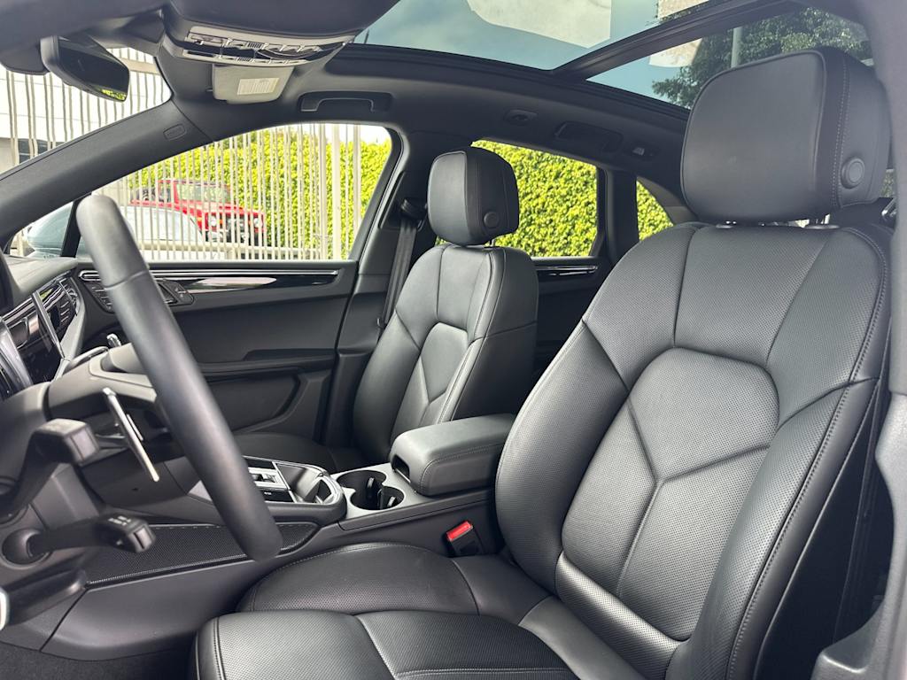 Thumbnail: 2026 Porsche Macan - 11
