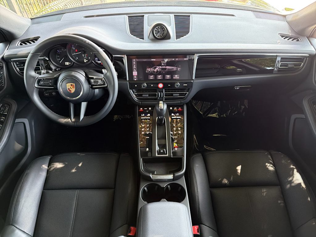 Thumbnail: 2026 Porsche Macan - 9