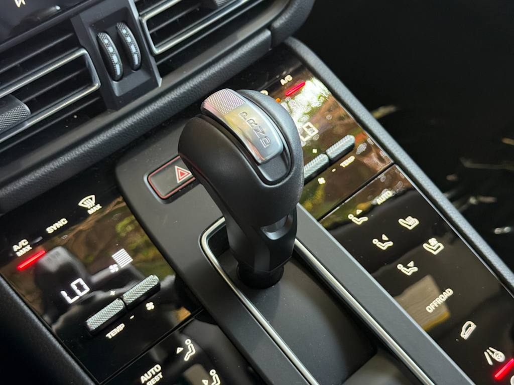 Thumbnail: 2026 Porsche Macan - 27