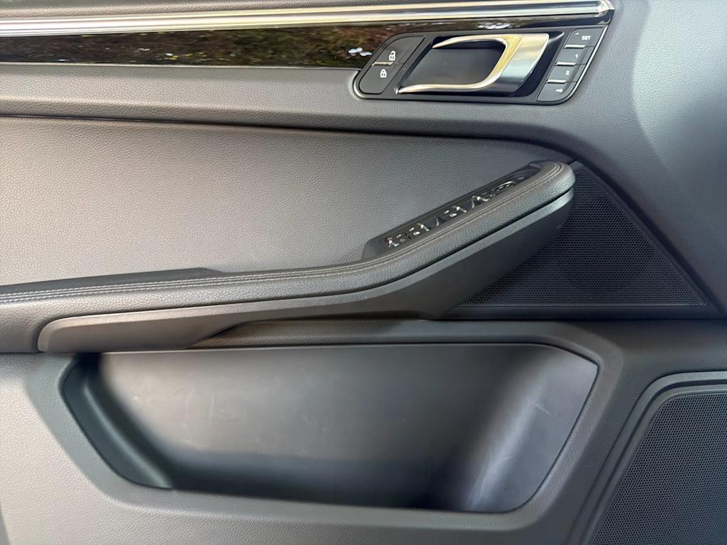 Thumbnail: 2026 Porsche Macan - 22
