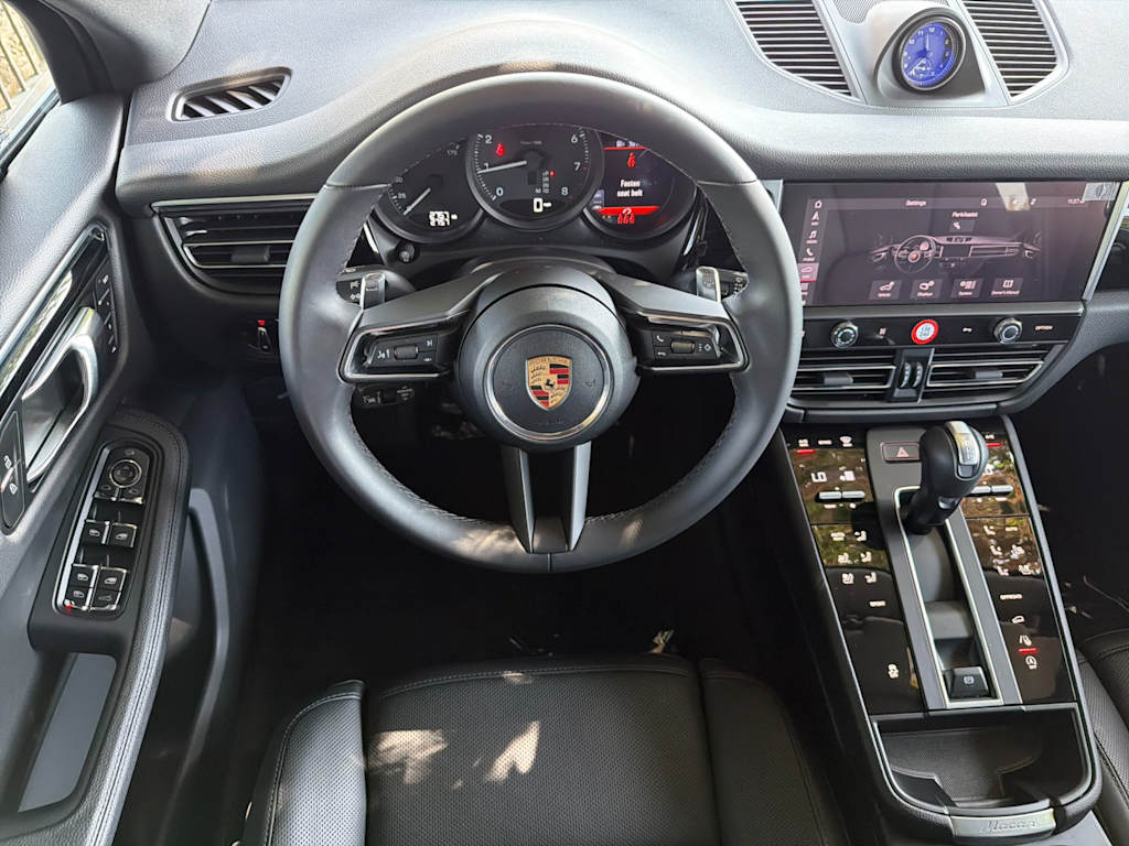Thumbnail: 2026 Porsche Macan - 12