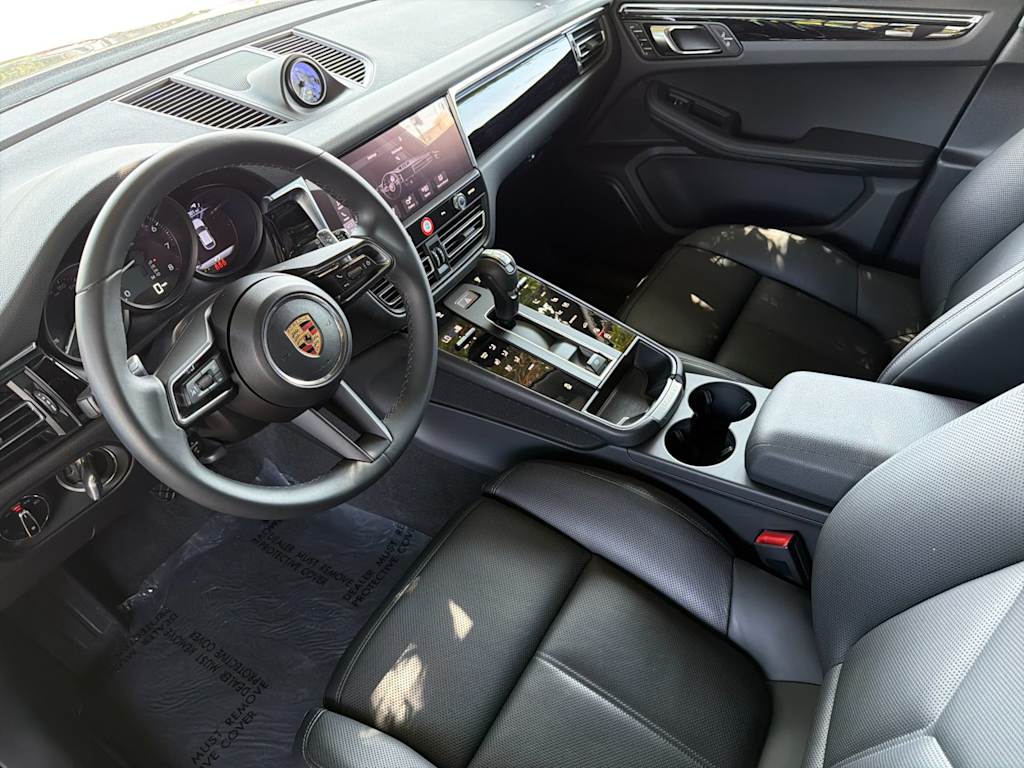 Thumbnail: 2026 Porsche Macan - 2