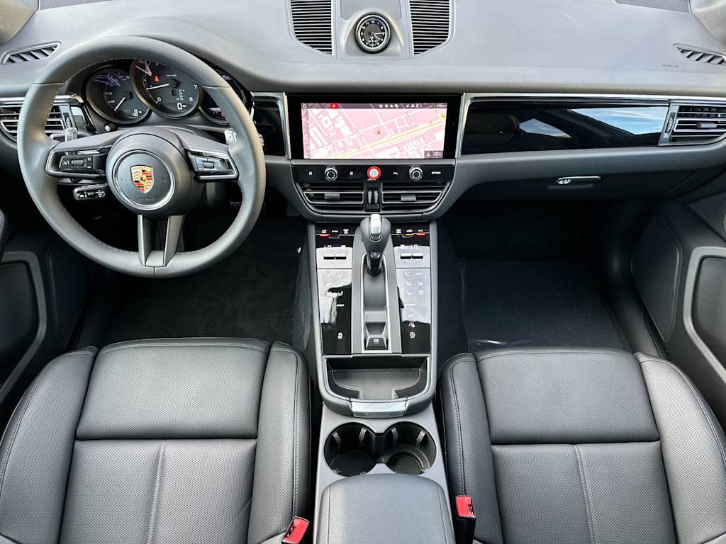 Thumbnail: 2026 Porsche Macan - 2