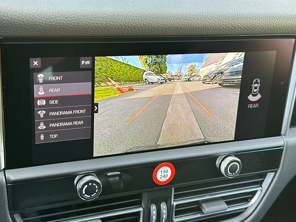 Thumbnail: 2026 Porsche Macan - 27