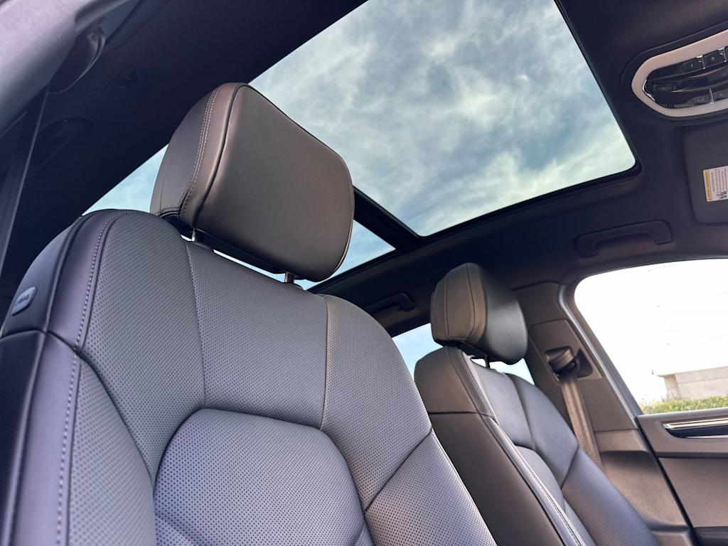 Thumbnail: 2026 Porsche Macan - 24