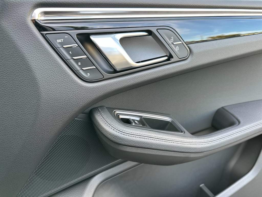 Thumbnail: 2026 Porsche Macan - 25