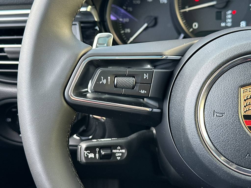 Thumbnail: 2026 Porsche Macan - 30