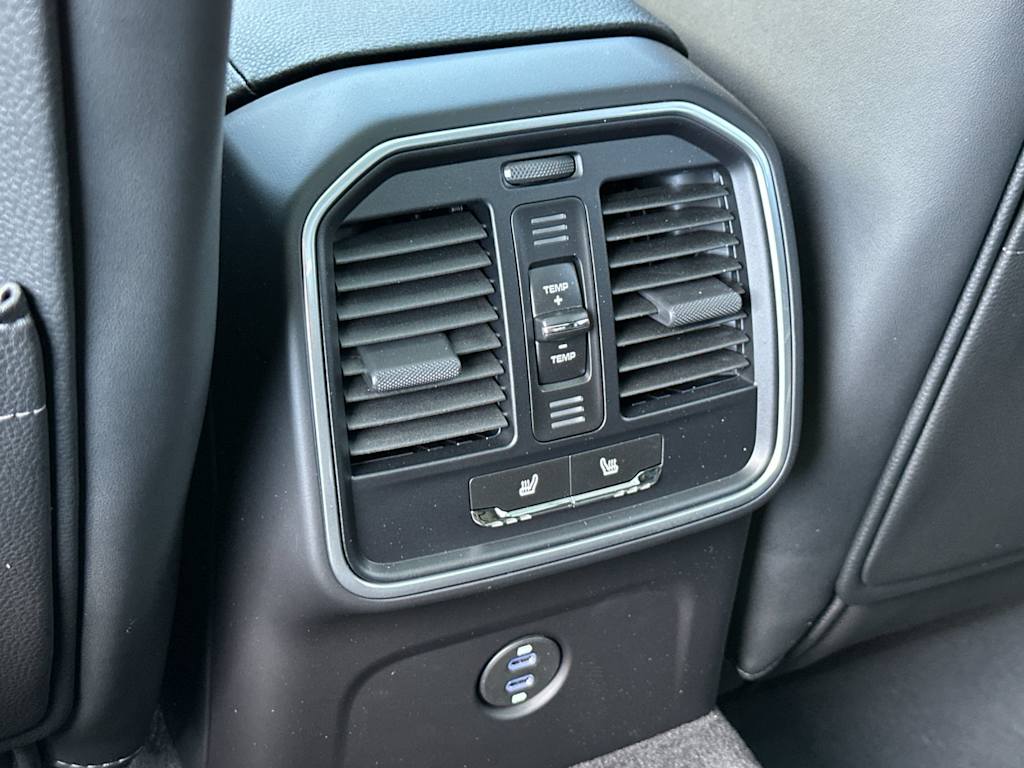 Thumbnail: 2026 Porsche Macan - 23