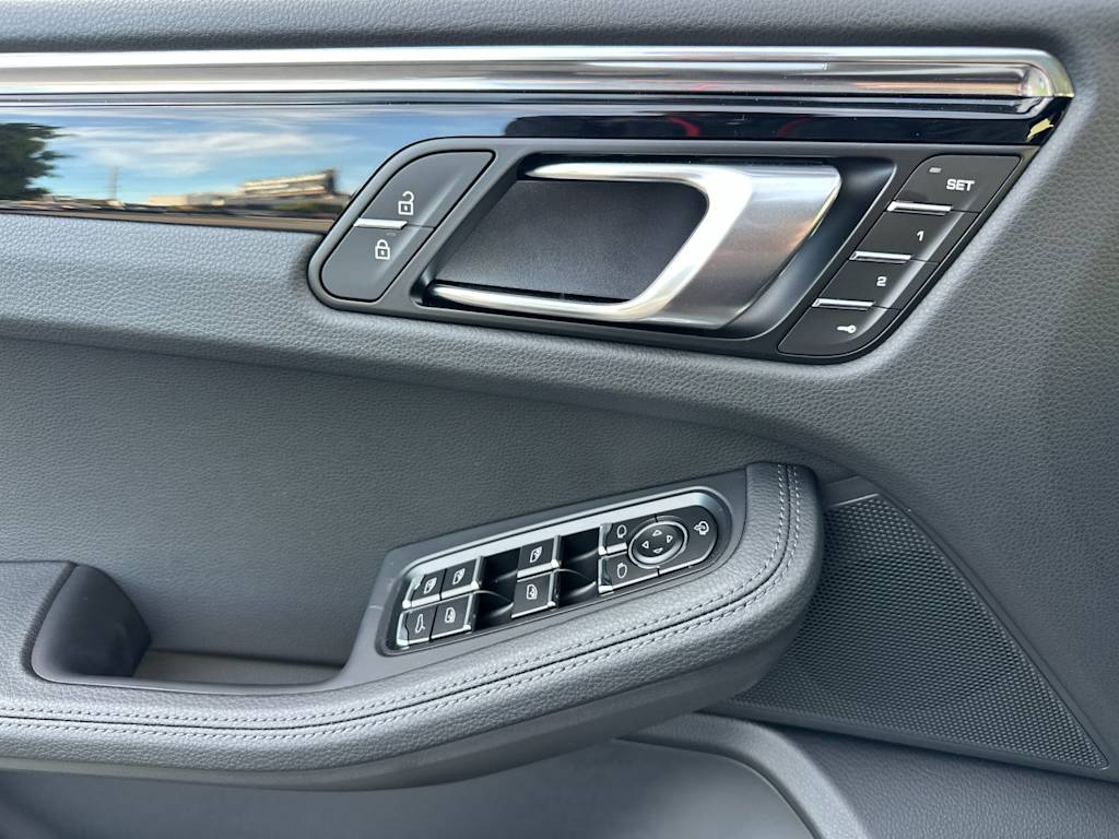 Thumbnail: 2026 Porsche Macan - 22