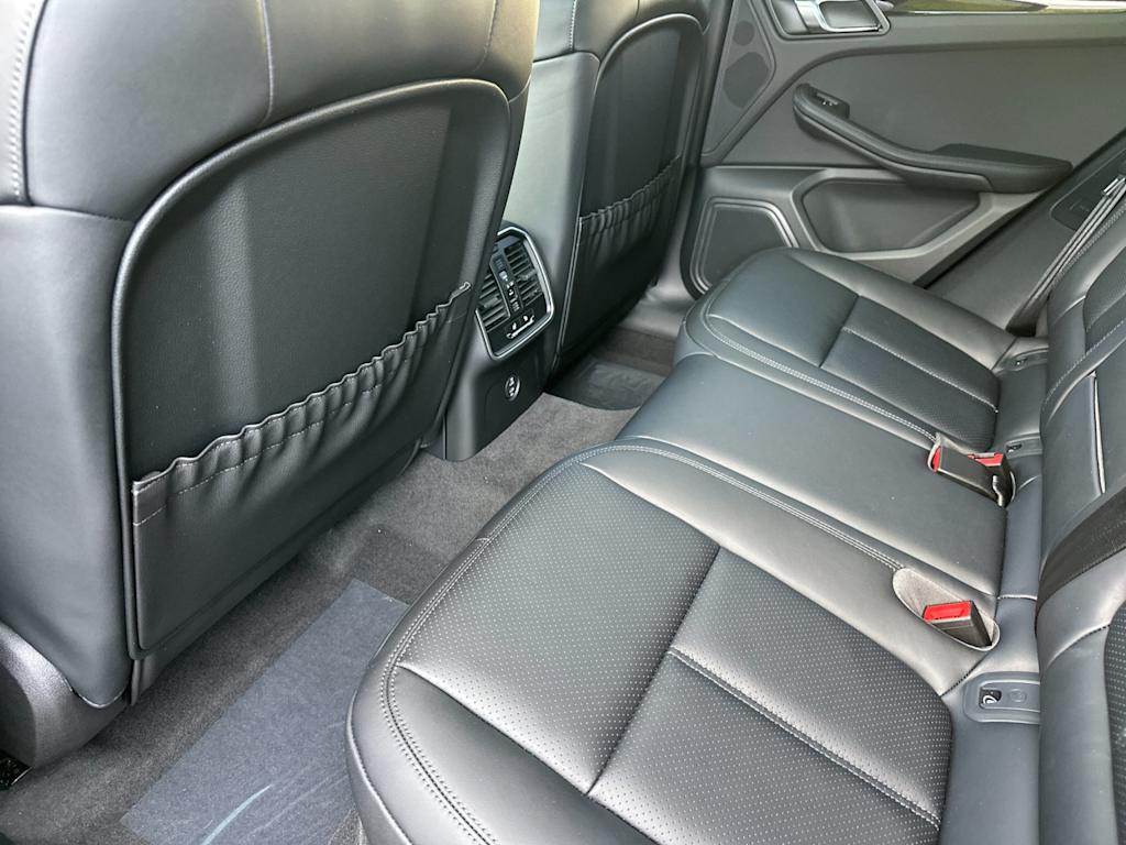 Thumbnail: 2026 Porsche Macan - 12