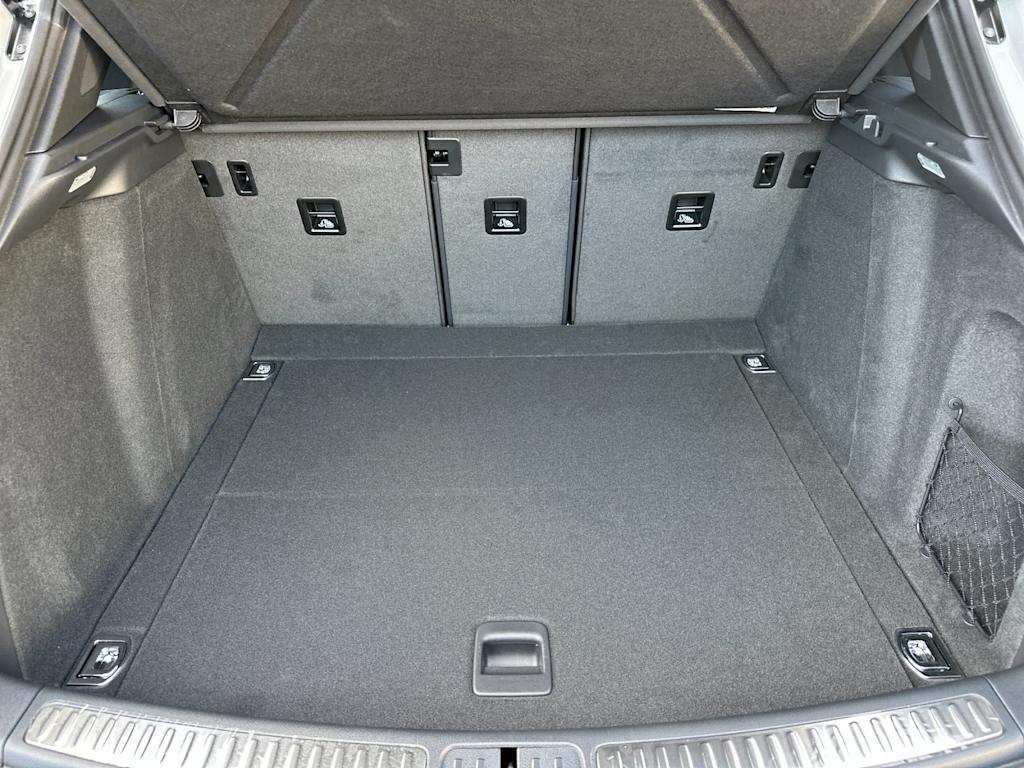 Thumbnail: 2026 Porsche Macan - 17