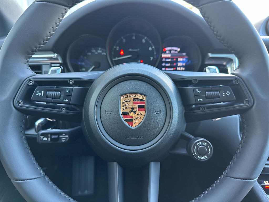 Thumbnail: 2026 Porsche Macan - 29