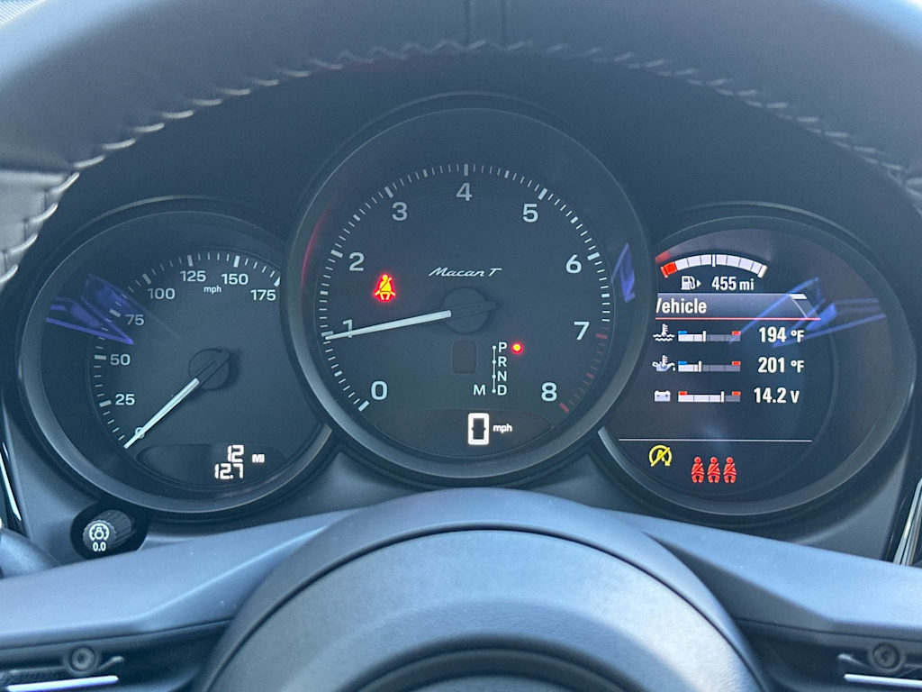 Thumbnail: 2026 Porsche Macan - 16