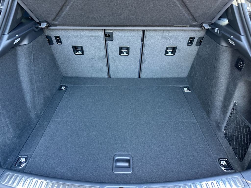 Thumbnail: 2026 Porsche Macan - 17