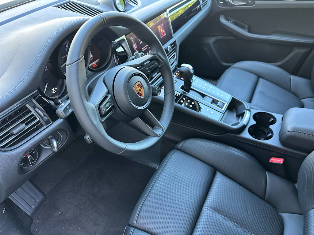 Thumbnail: 2026 Porsche Macan - 2