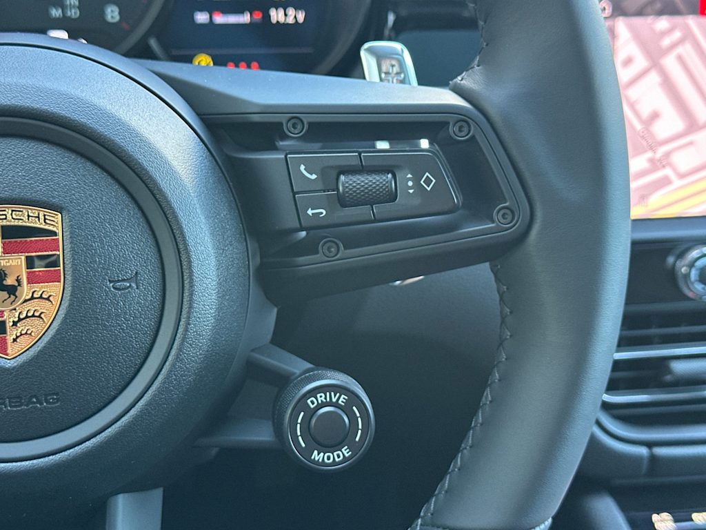 Thumbnail: 2026 Porsche Macan - 31