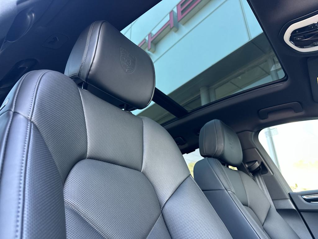 Thumbnail: 2026 Porsche Macan - 24