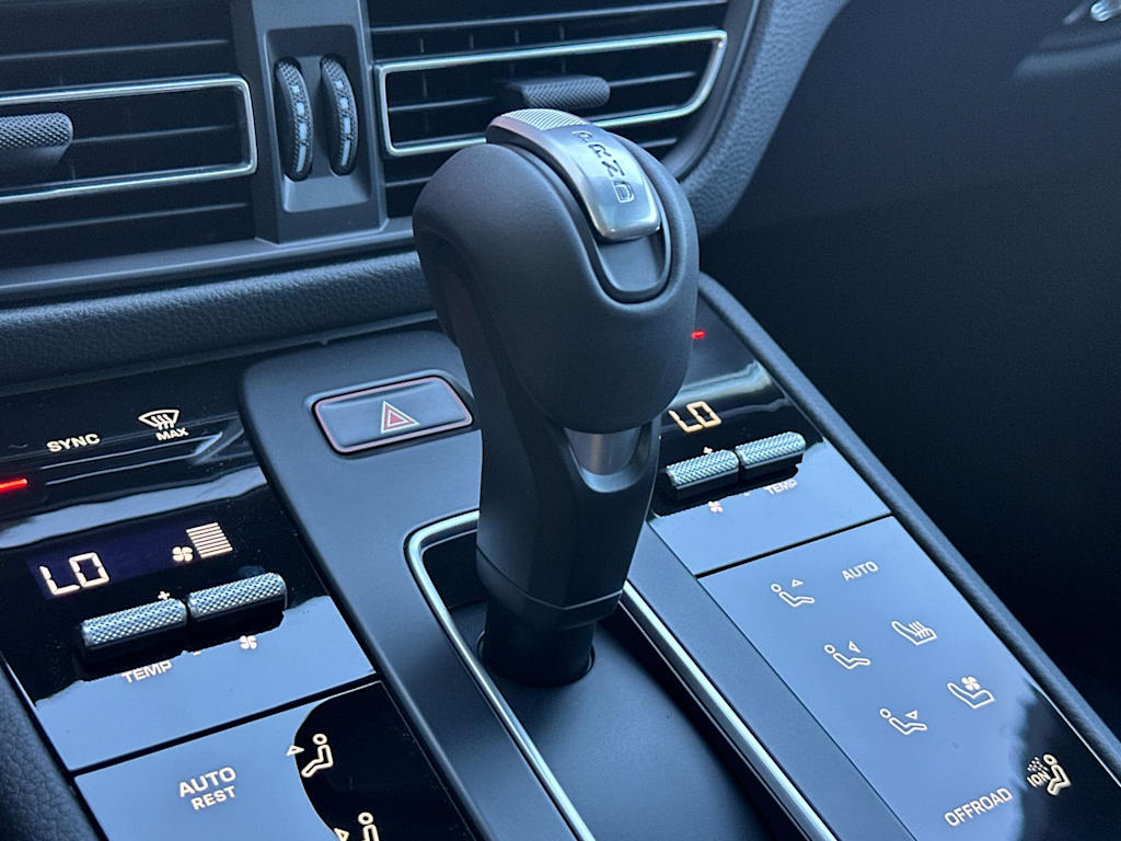 Thumbnail: 2026 Porsche Macan - 28