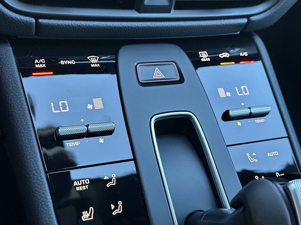 Thumbnail: 2026 Porsche Macan - 15