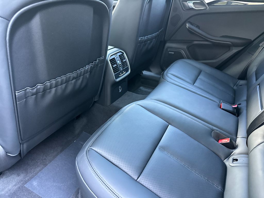 Thumbnail: 2026 Porsche Macan - 11