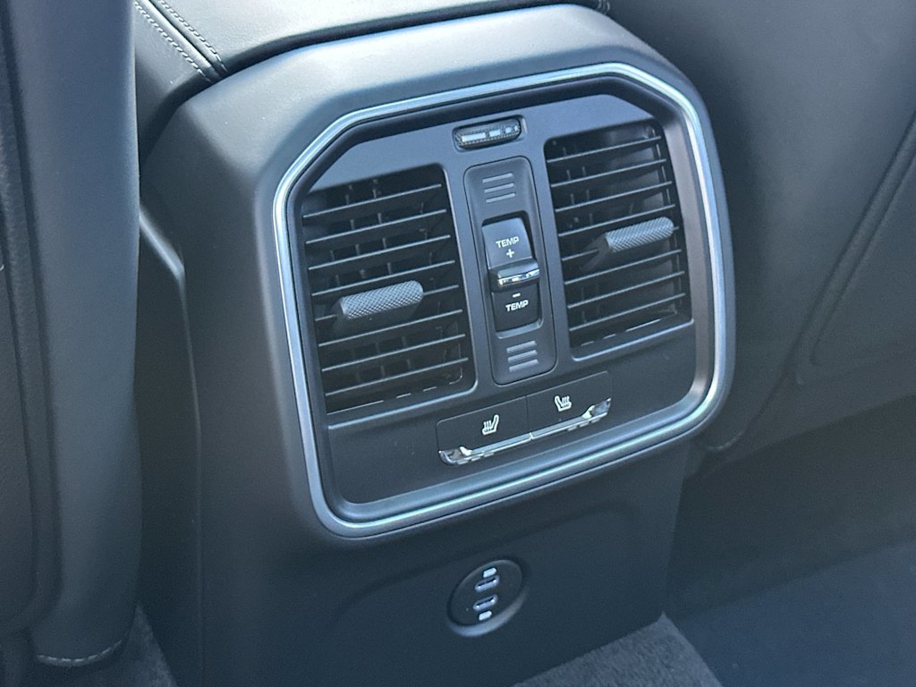 Thumbnail: 2026 Porsche Macan - 23