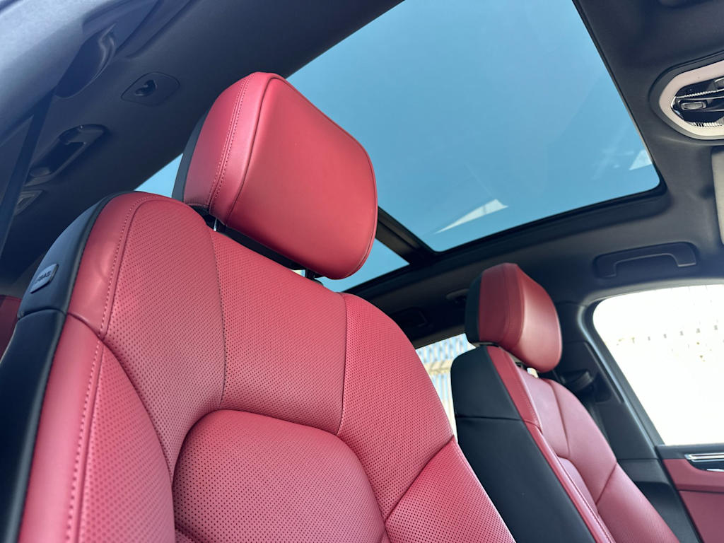 Thumbnail: 2026 Porsche Macan - 23