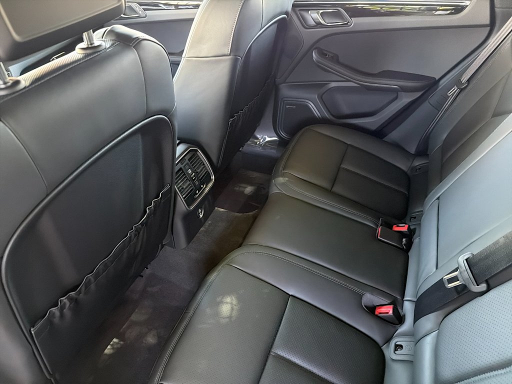 Thumbnail: 2026 Porsche Macan - 12