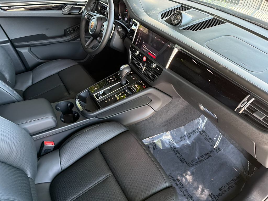 Thumbnail: 2026 Porsche Macan - 13