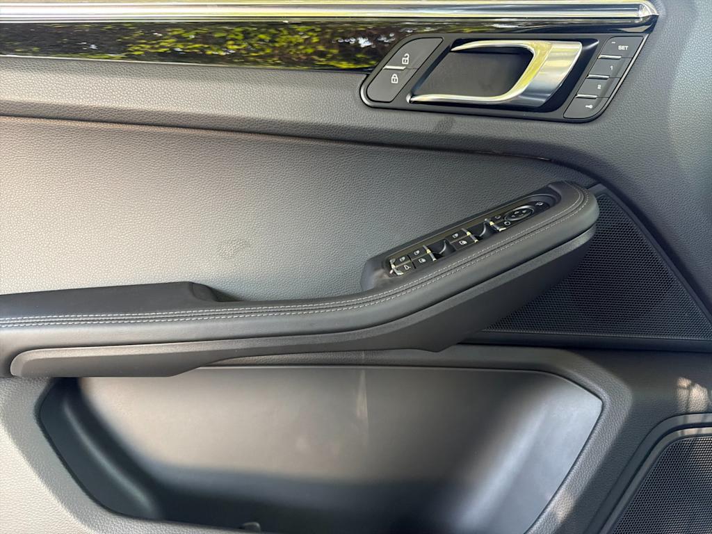 Thumbnail: 2026 Porsche Macan - 23