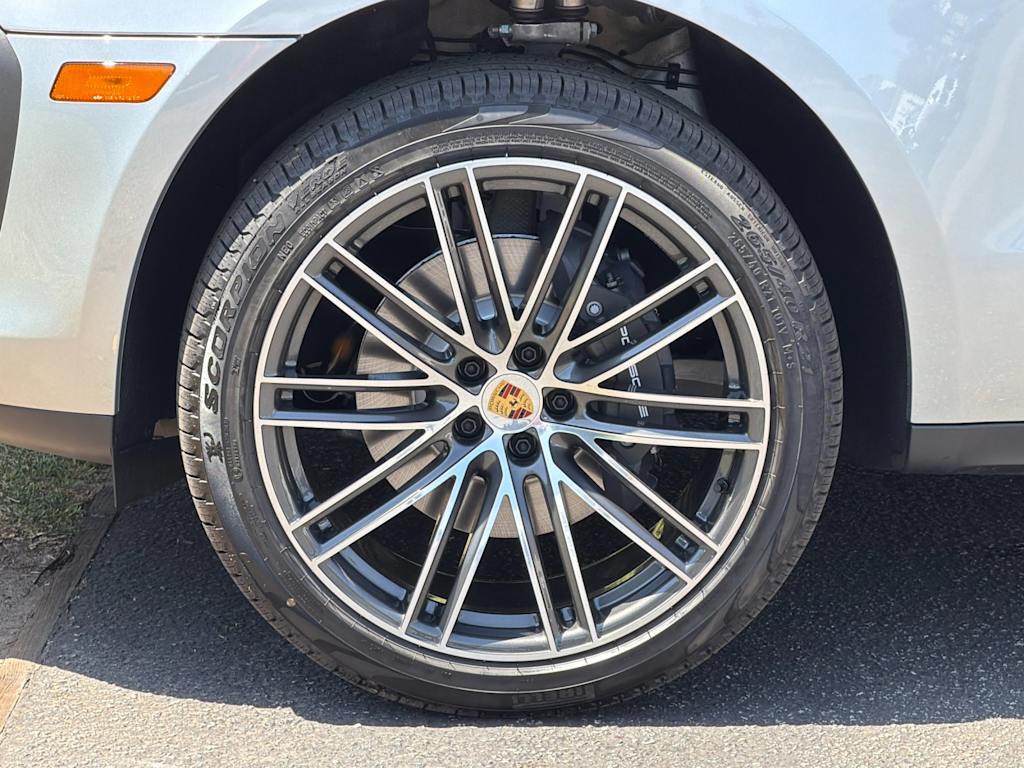 Thumbnail: 2026 Porsche Macan - 8