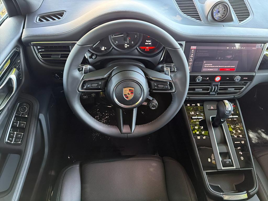 Thumbnail: 2026 Porsche Macan - 9