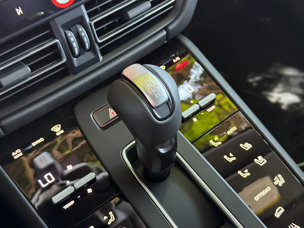 Thumbnail: 2026 Porsche Macan - 29