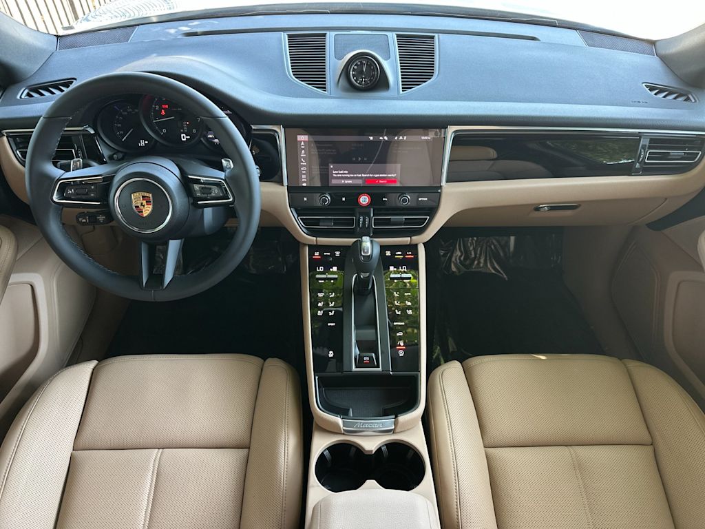 Thumbnail: 2026 Porsche Macan - 2