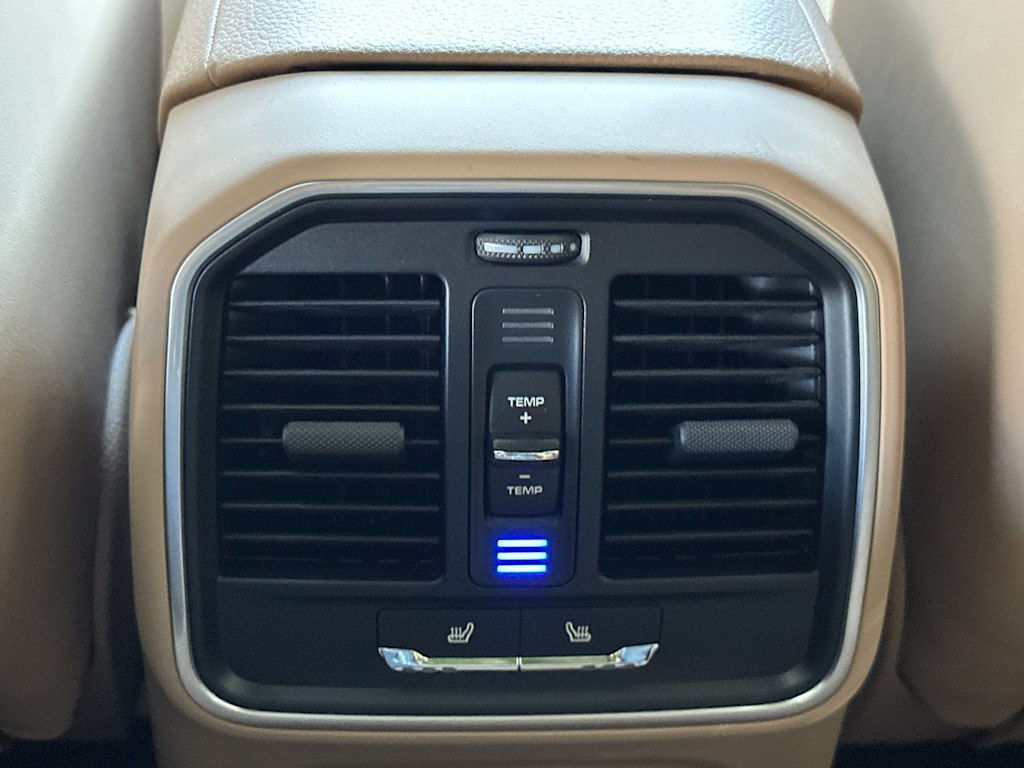 Thumbnail: 2026 Porsche Macan - 23