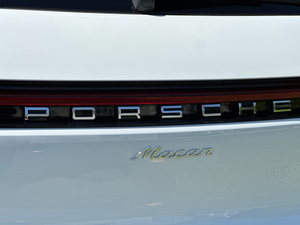 Thumbnail: 2026 Porsche Macan - 7