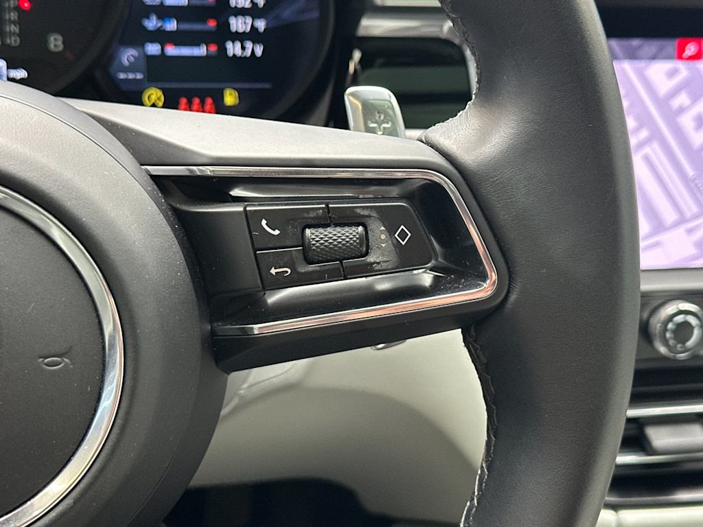 Thumbnail: 2022 Porsche Macan - 31