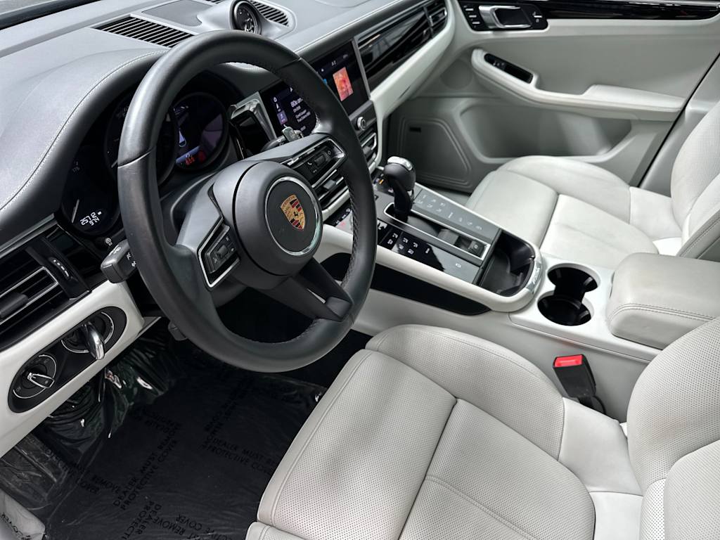 Thumbnail: 2022 Porsche Macan - 2