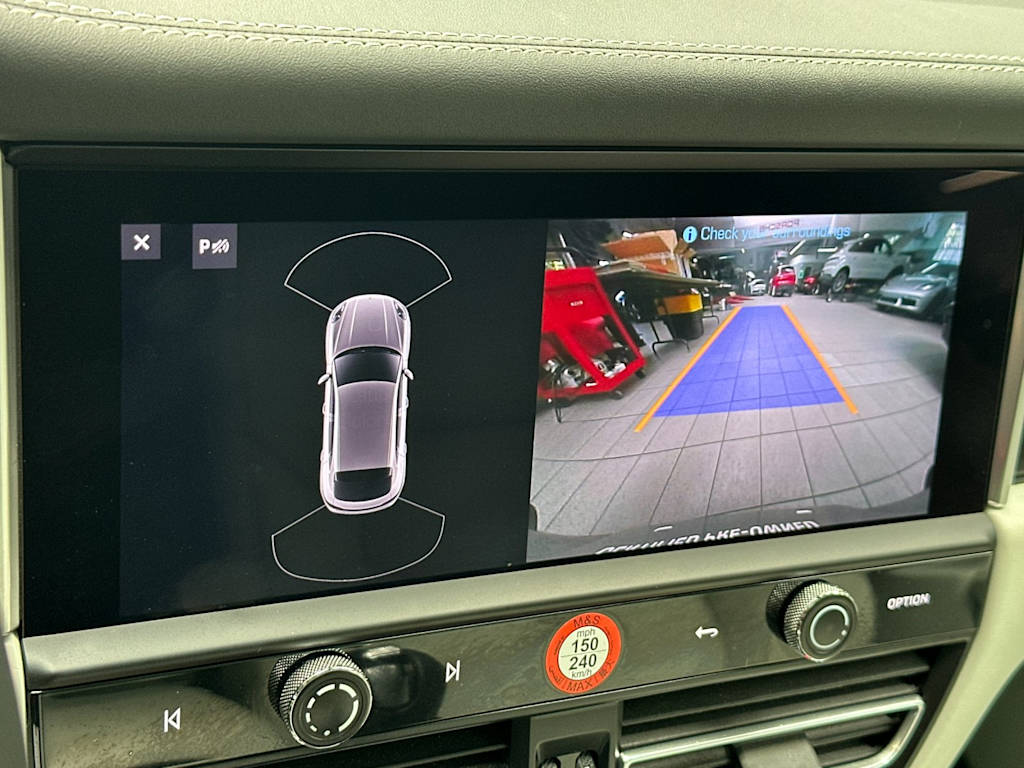 Thumbnail: 2022 Porsche Macan - 27