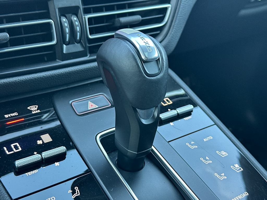 Thumbnail: 2023 Porsche Macan - 28