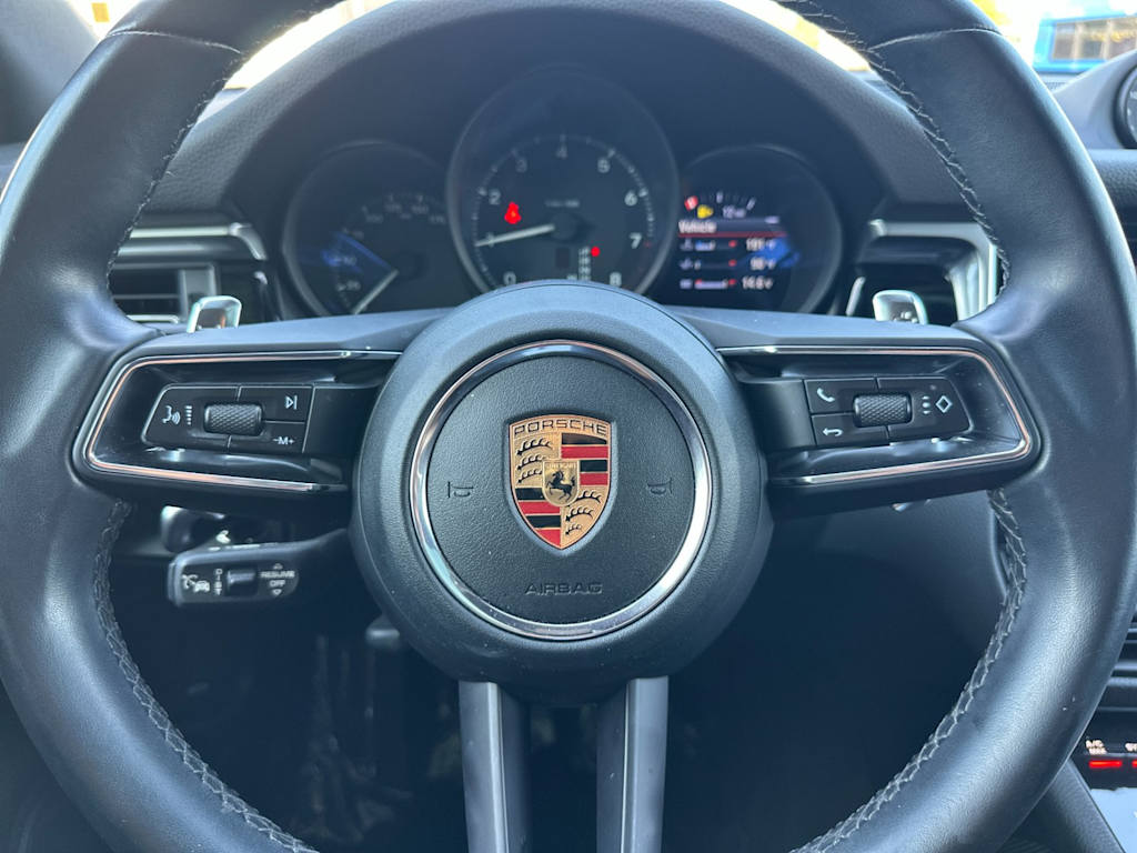 Thumbnail: 2023 Porsche Macan - 29